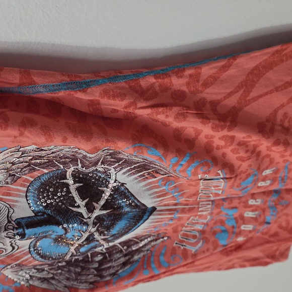 Sinful T-Shirt with Heart Graphic - Picture 4 of 8